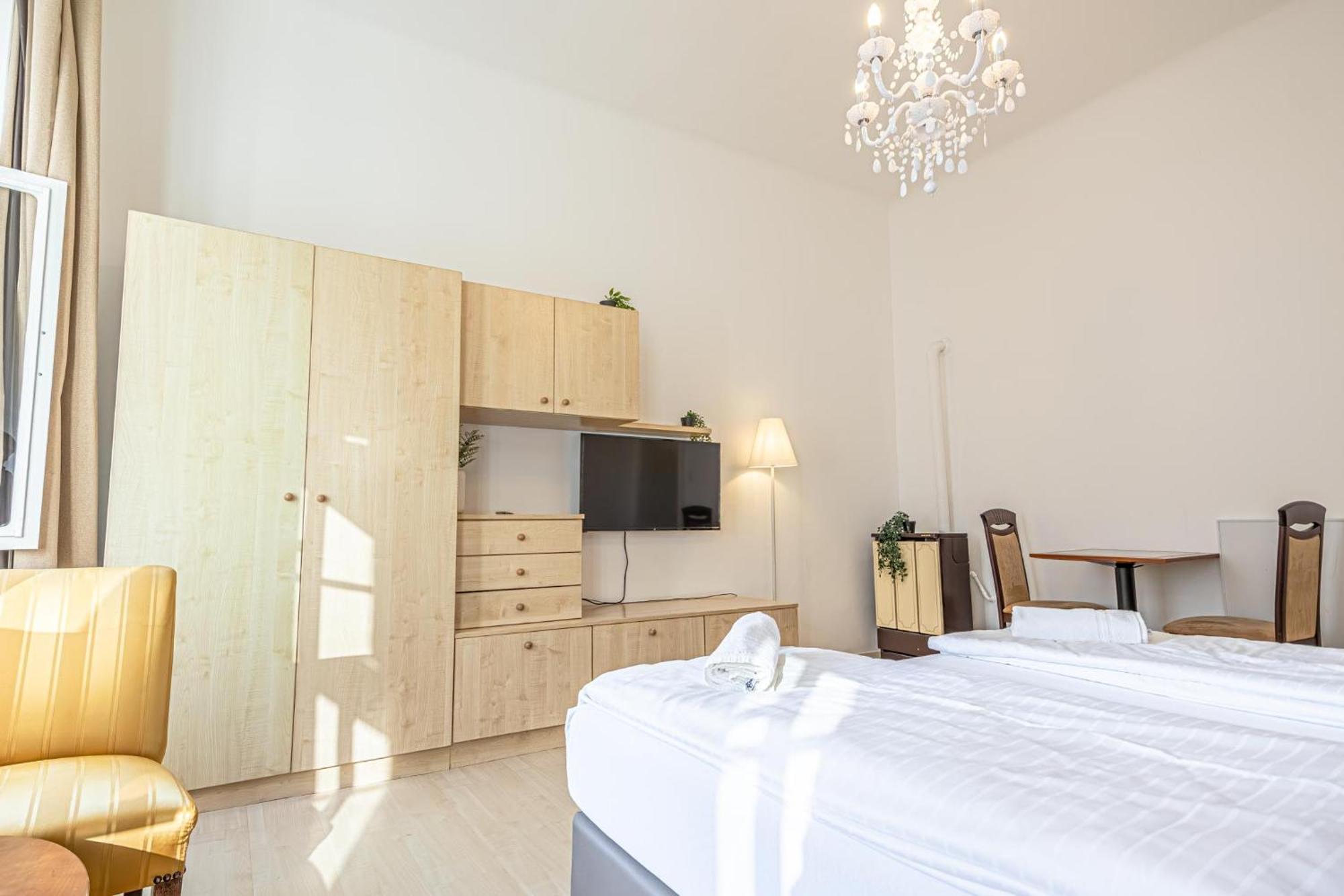 8 Min Walk To Wiener Stadthalle, Stylish 1br Appartement Wenen