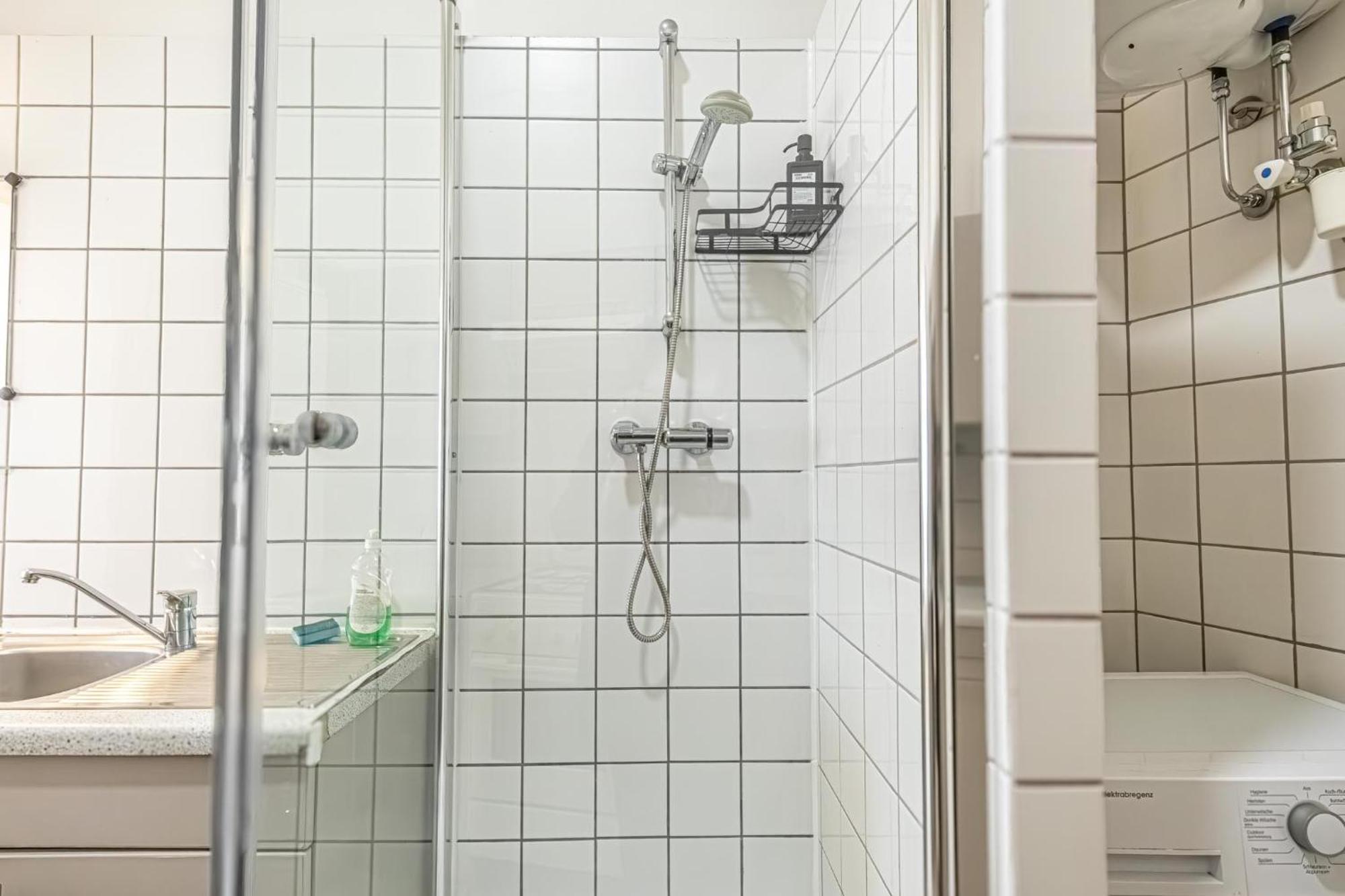 8 Min Walk To Wiener Stadthalle, Stylish 1br * Wenen